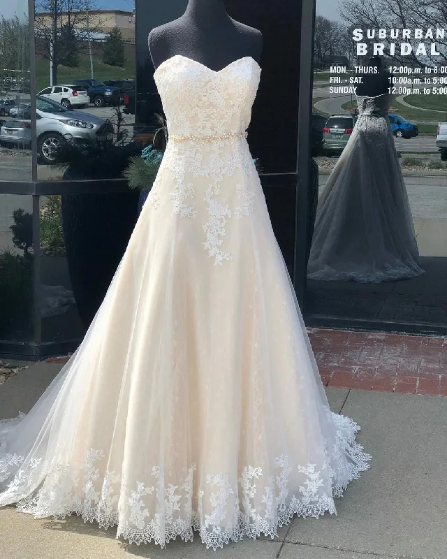 A Line Sleeveless Floor Length Sweetheart Lace Wedding Gowns