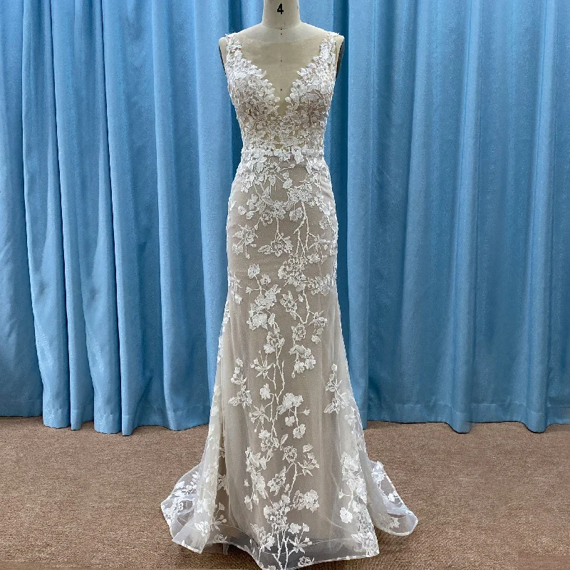 Elegant Fit and Flare Sheer Neck Lace Wedding Dress with V-neck