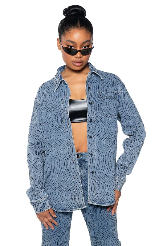 EFFORTLESS GLAM RHINESTONE BUTTON DOWN SHIRT IN MEDIUM BLUE DENIM